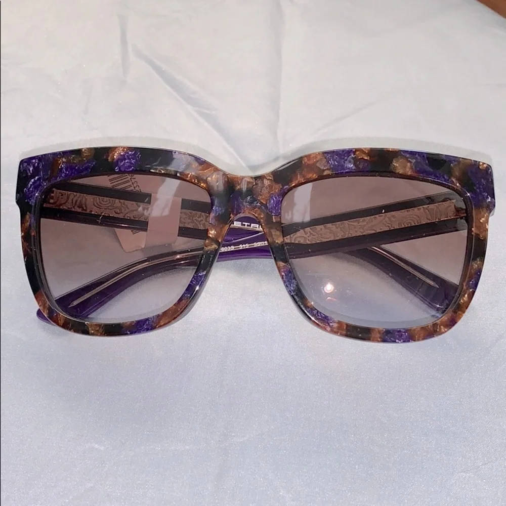 NWT ETRO Marble Violet Sunglasses comes w/case